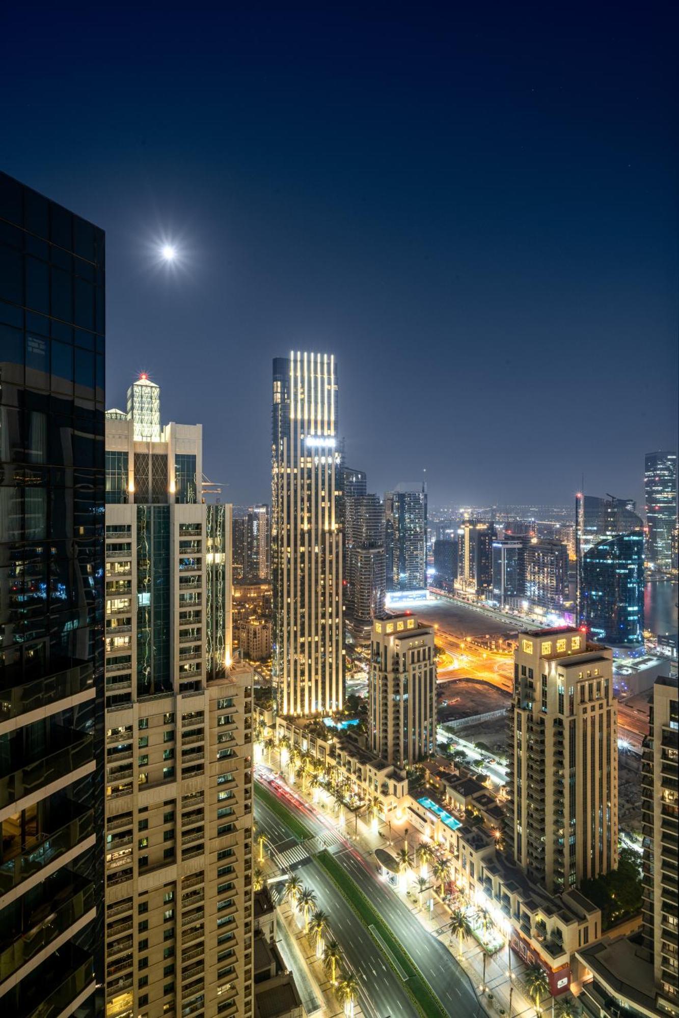 5 Min To Burj & Mall, Pool With Burj View Dubai