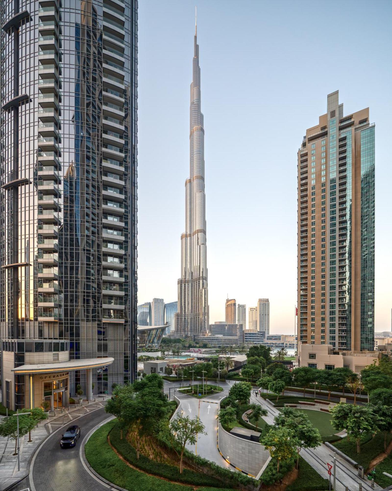 5 Min To Burj & Mall, Pool With Burj View Dubai