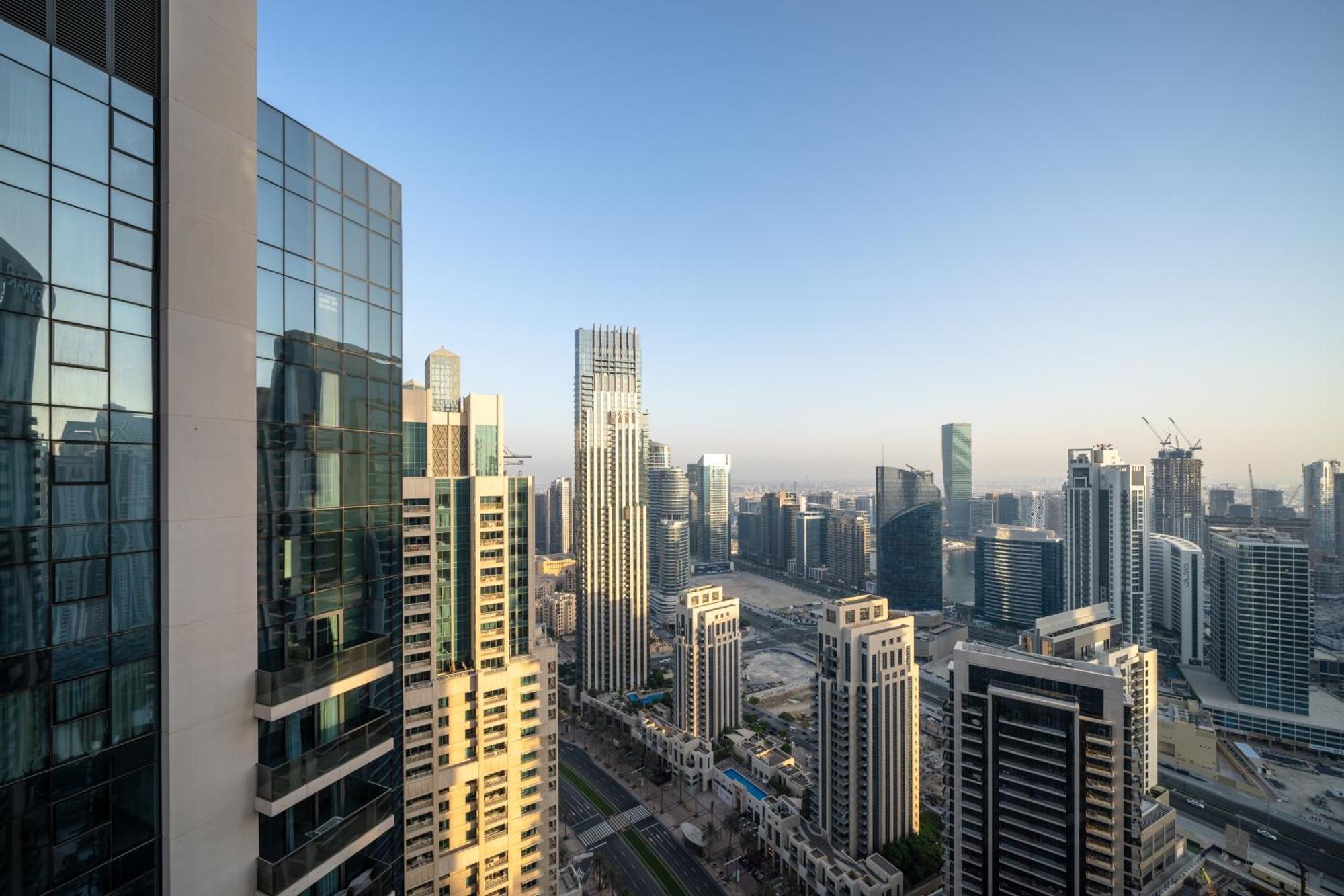5 Min To Burj & Mall, Pool With Burj View Apartment Dubai