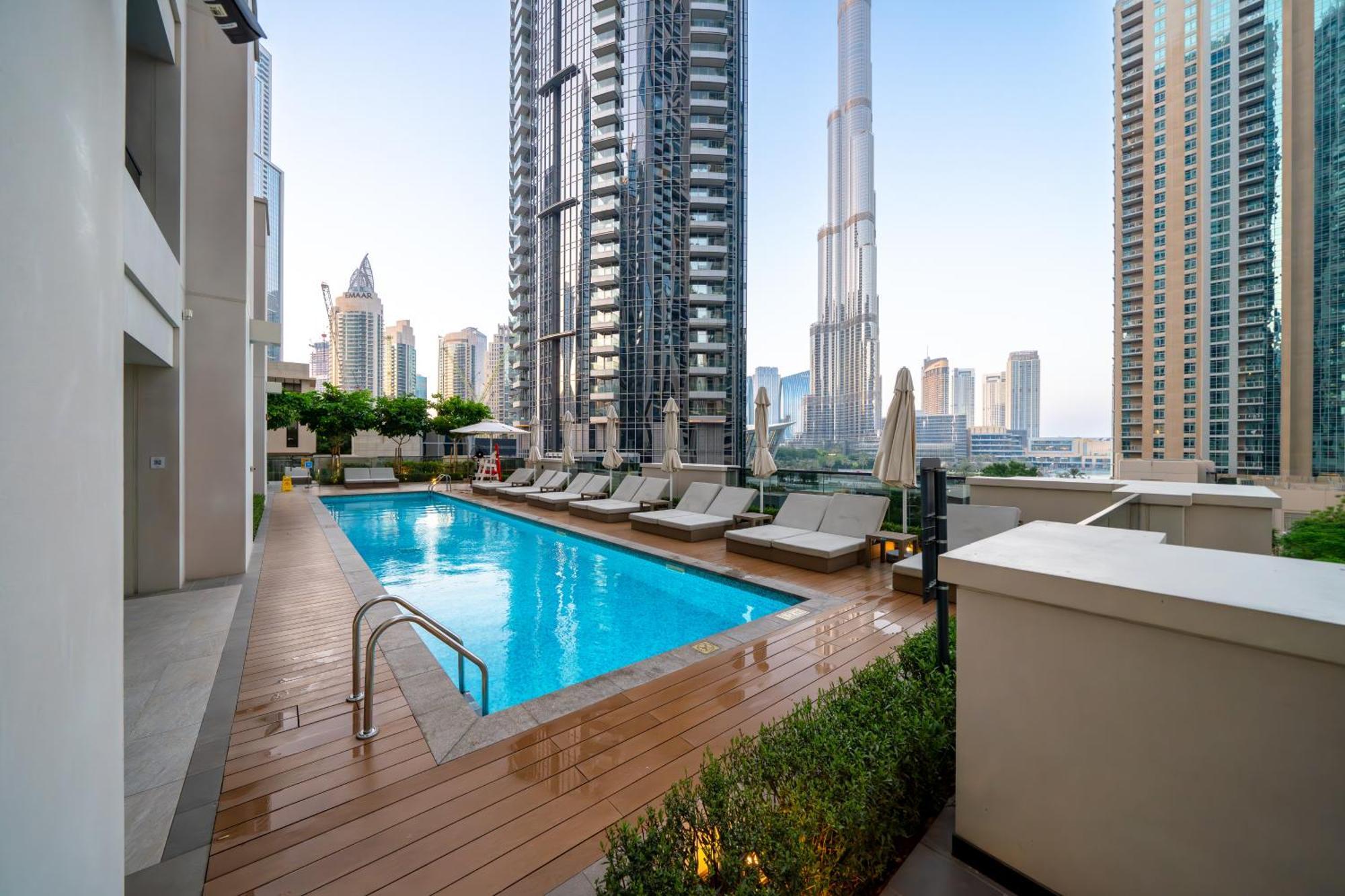 5 Min To Burj & Mall, Pool With Burj View *