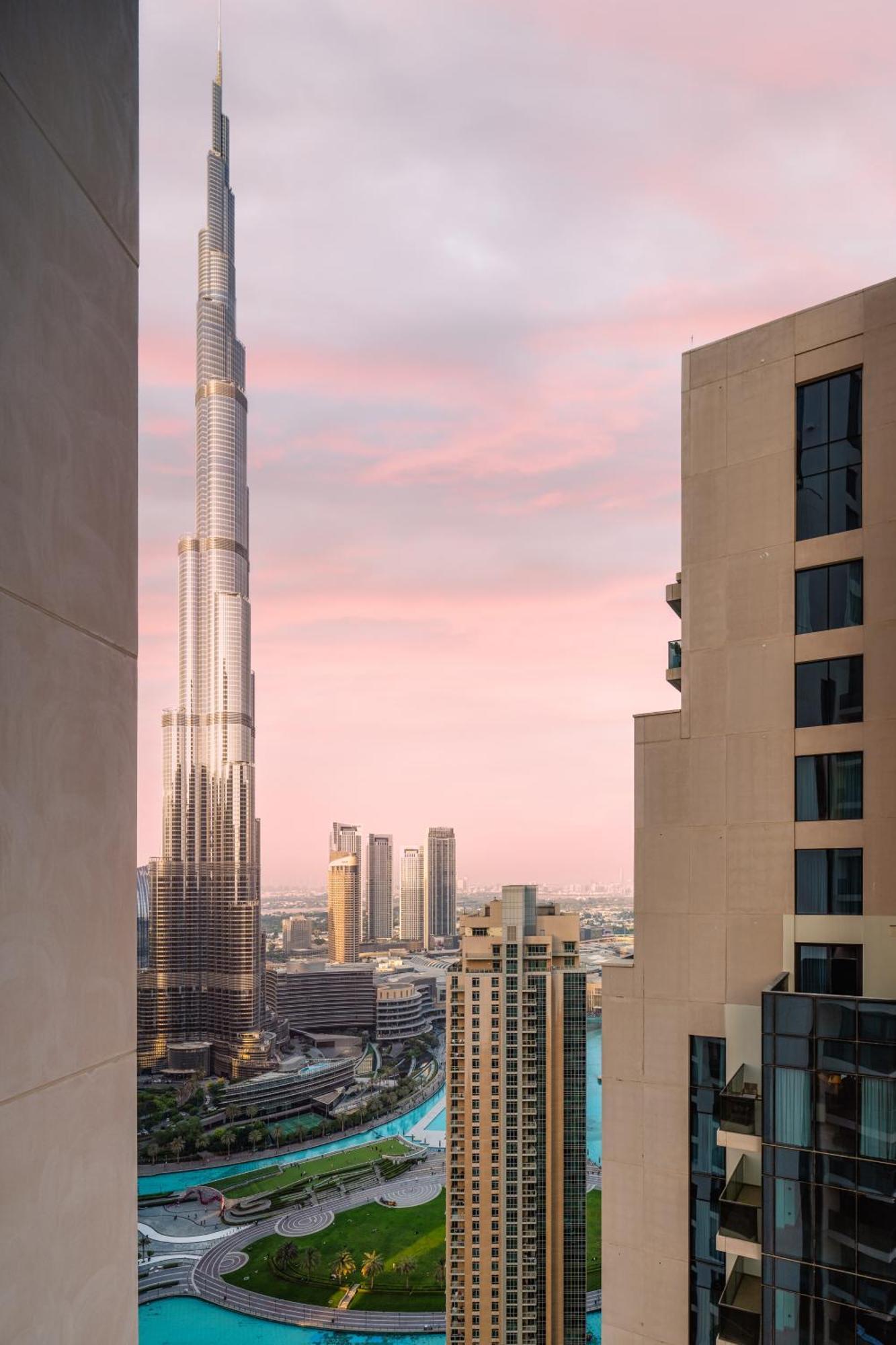 5 Min To Burj & Mall, Pool With Burj View