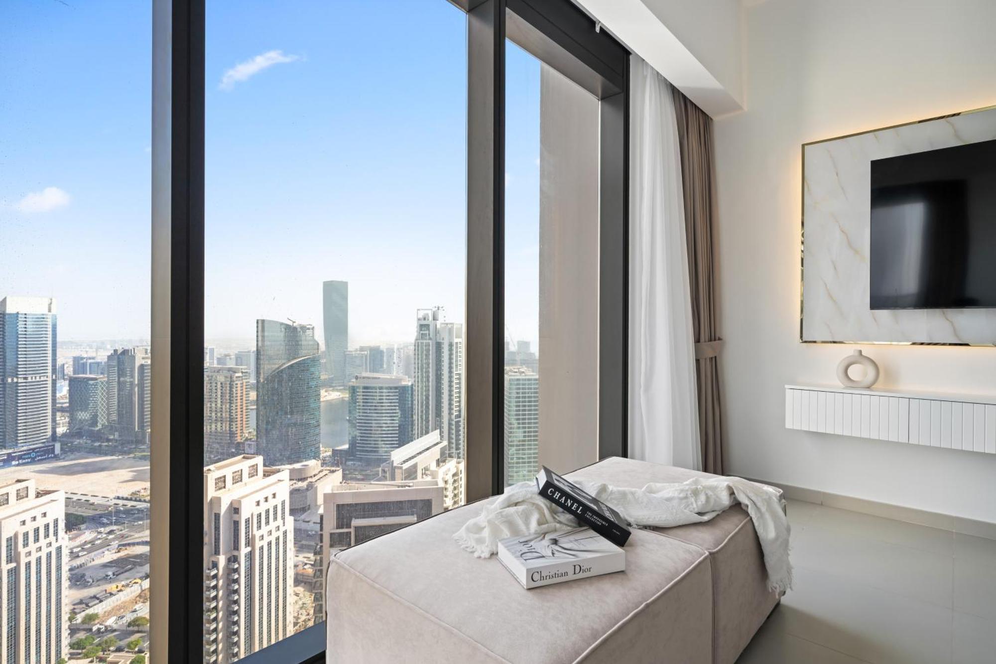Apartment 5 Min To Burj & Mall, Pool With Burj View Dubai
