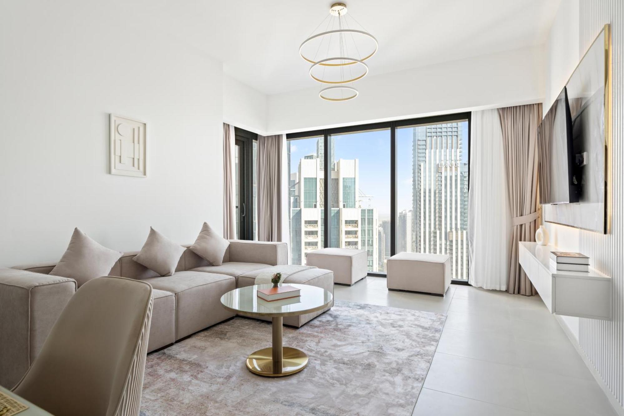 5 Min To Burj & Mall, Pool With Burj View Apartment