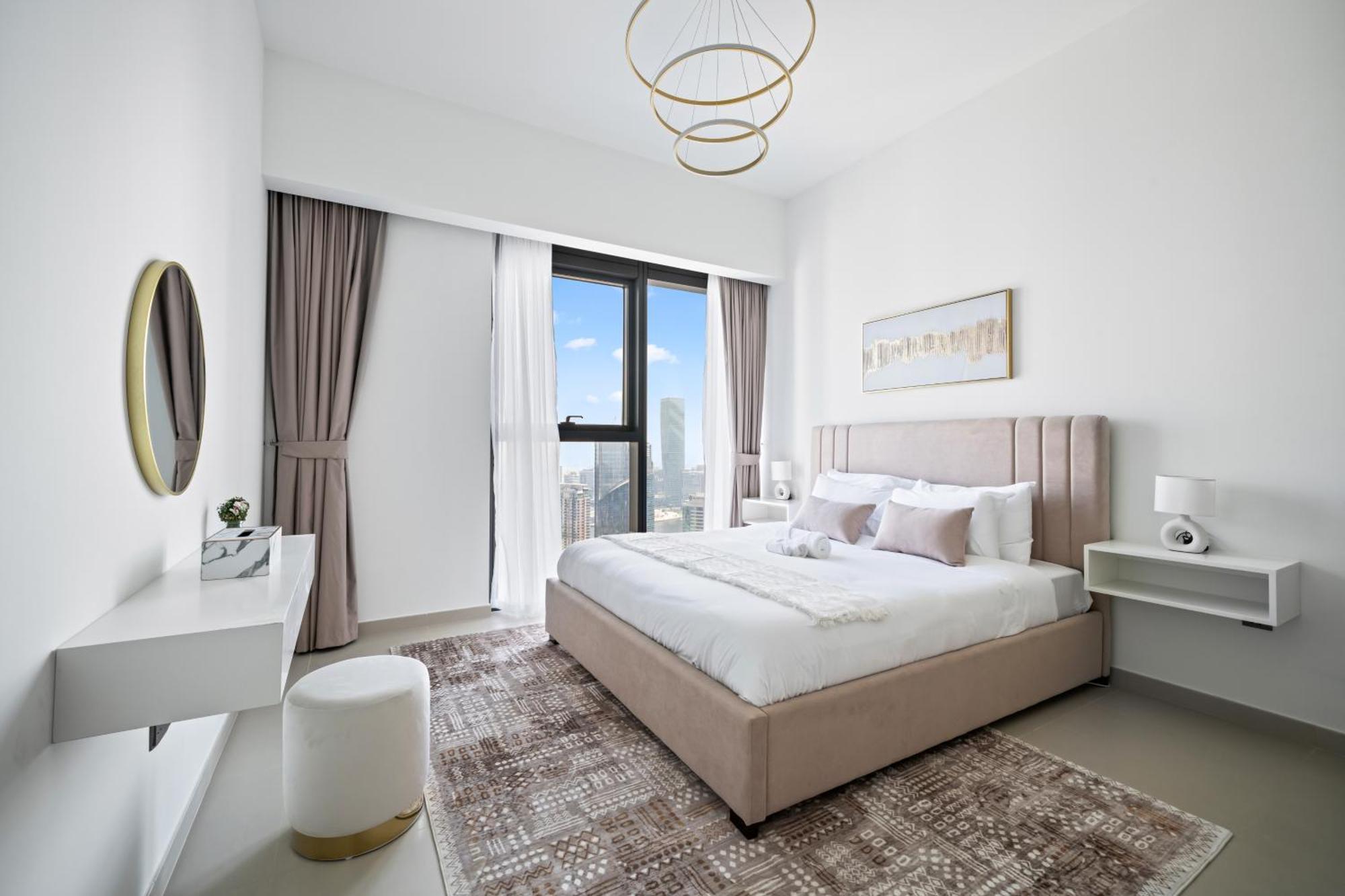 5 Min To Burj & Mall, Pool With Burj View Apartment