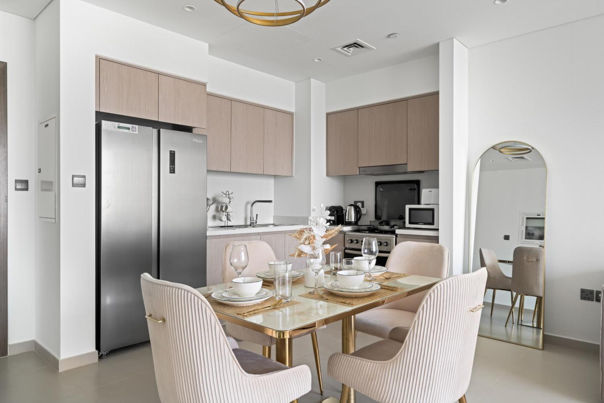 5 Min To Burj & Mall, Pool With Burj View Apartment